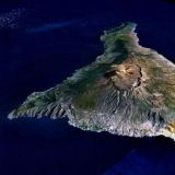 La isla de Tenerife desde el Oeste (foto de la NASA); se ve el Teide en el centro.