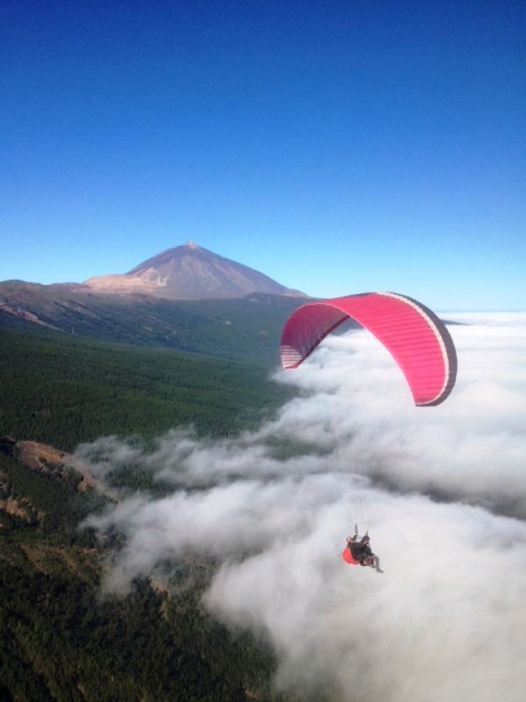 Parapente en Tenerife con el Teide al fondo